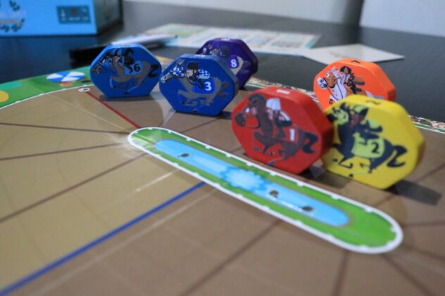 Long Shot the Dice Game - race time