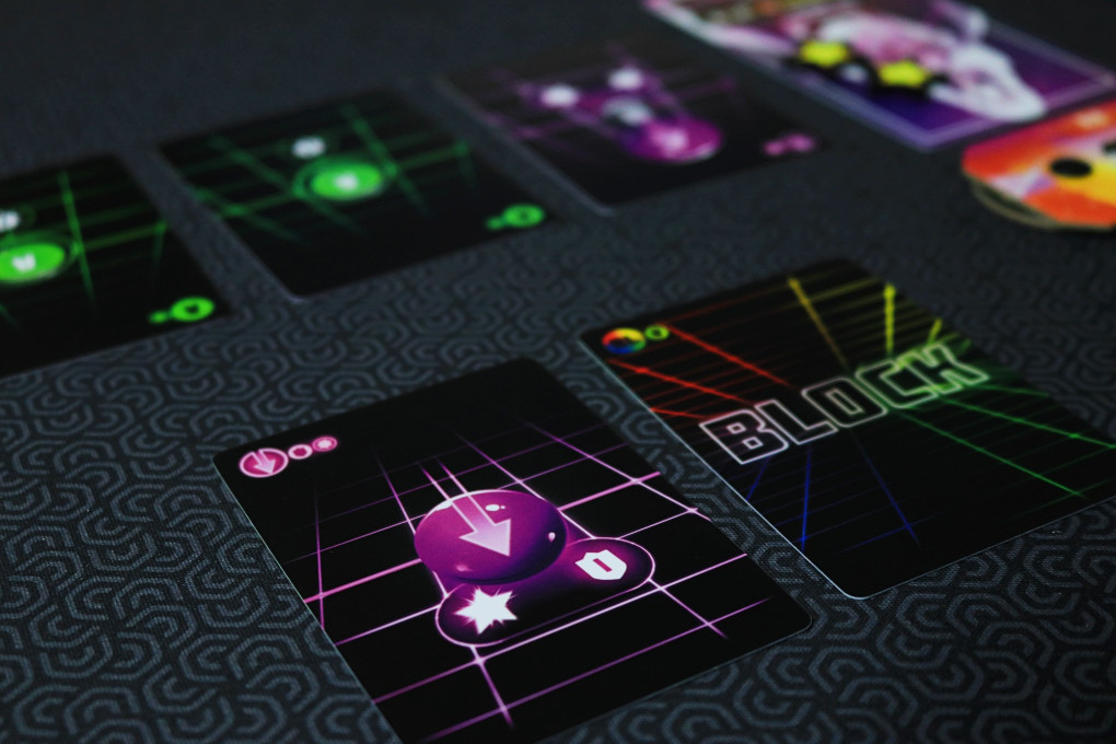 Neon Reign - gameplay